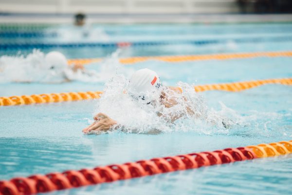 Trug begeleidt Zwemclub Brabo